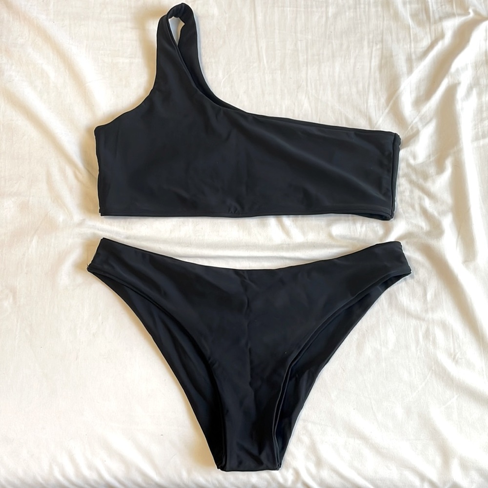 One-Shoulder Black Bikini